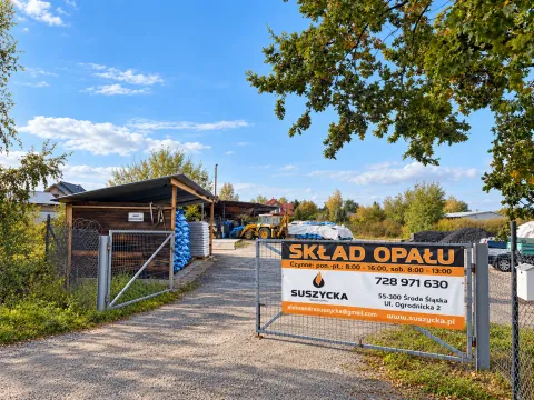 Brama wjazdowa i plac składu opału Suszycka